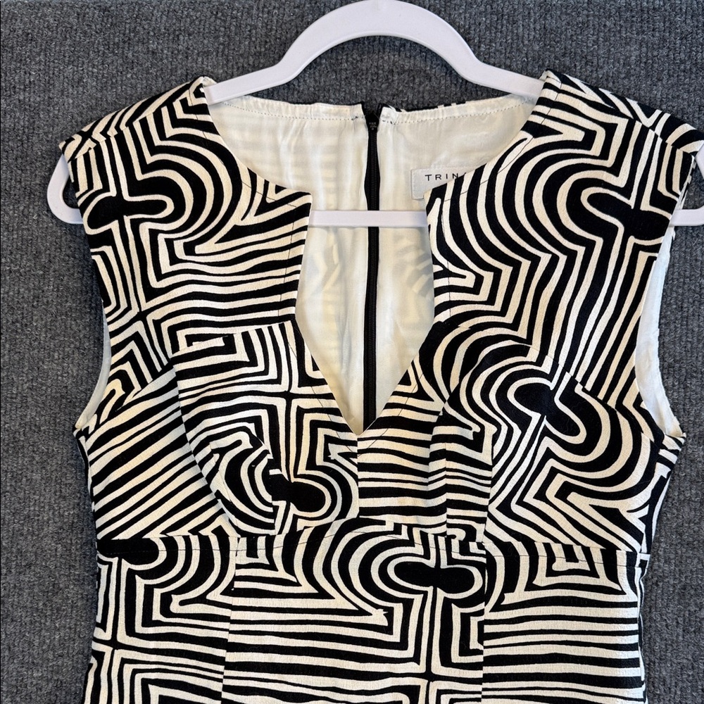 Trina Turk Black and Cream Sleeveless Lined Abstract Pattern Sheath Dress Size 0